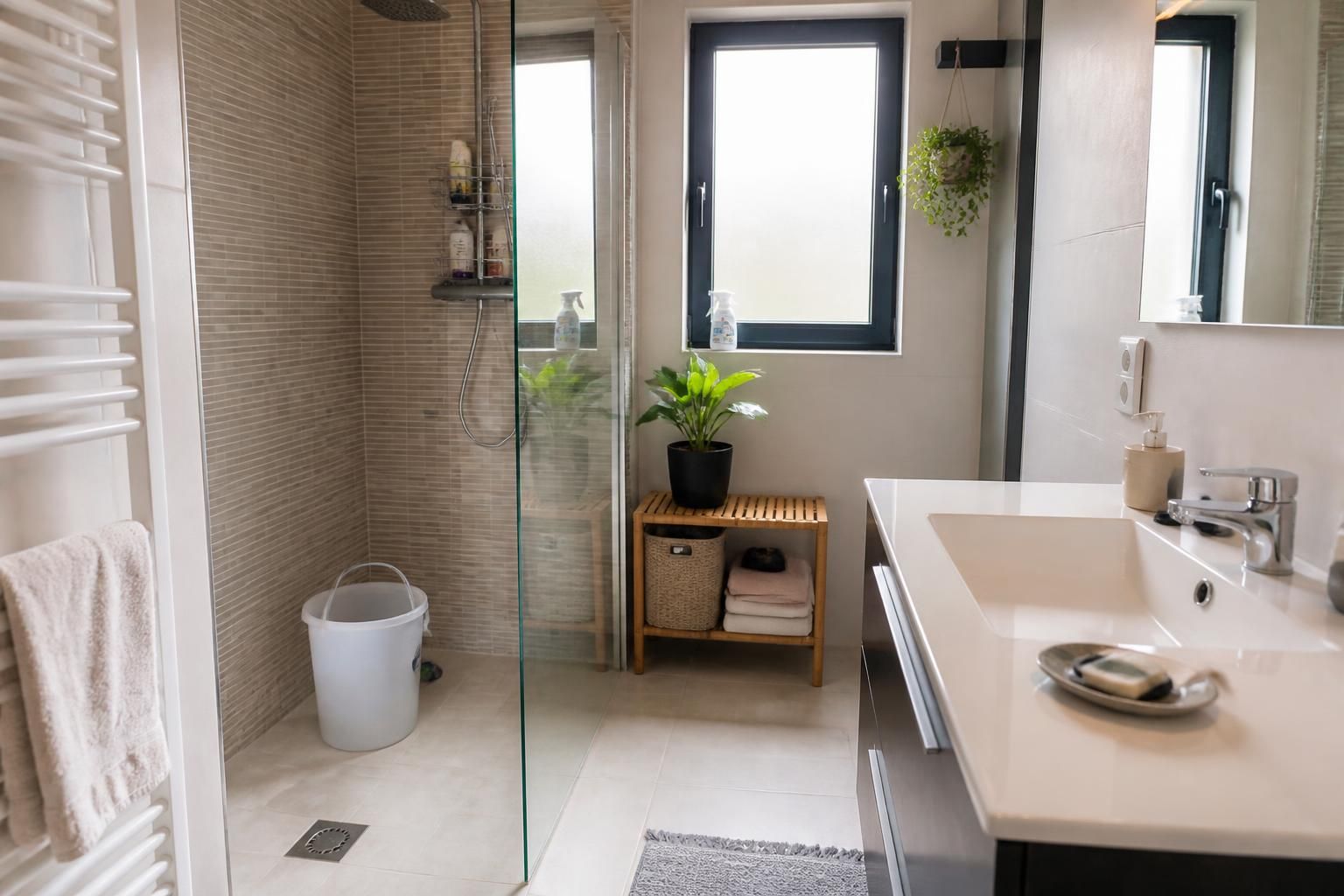 astuces faciles pour recycler l'eau de votre douche et de votre lavabo au quotidien 2 découvrez des astuces simples et pratiques pour recycler l'eau de votre douche et de votre lavabo au quotidien, économisez de l'eau et adoptez un geste écologique facile à mettre en place.