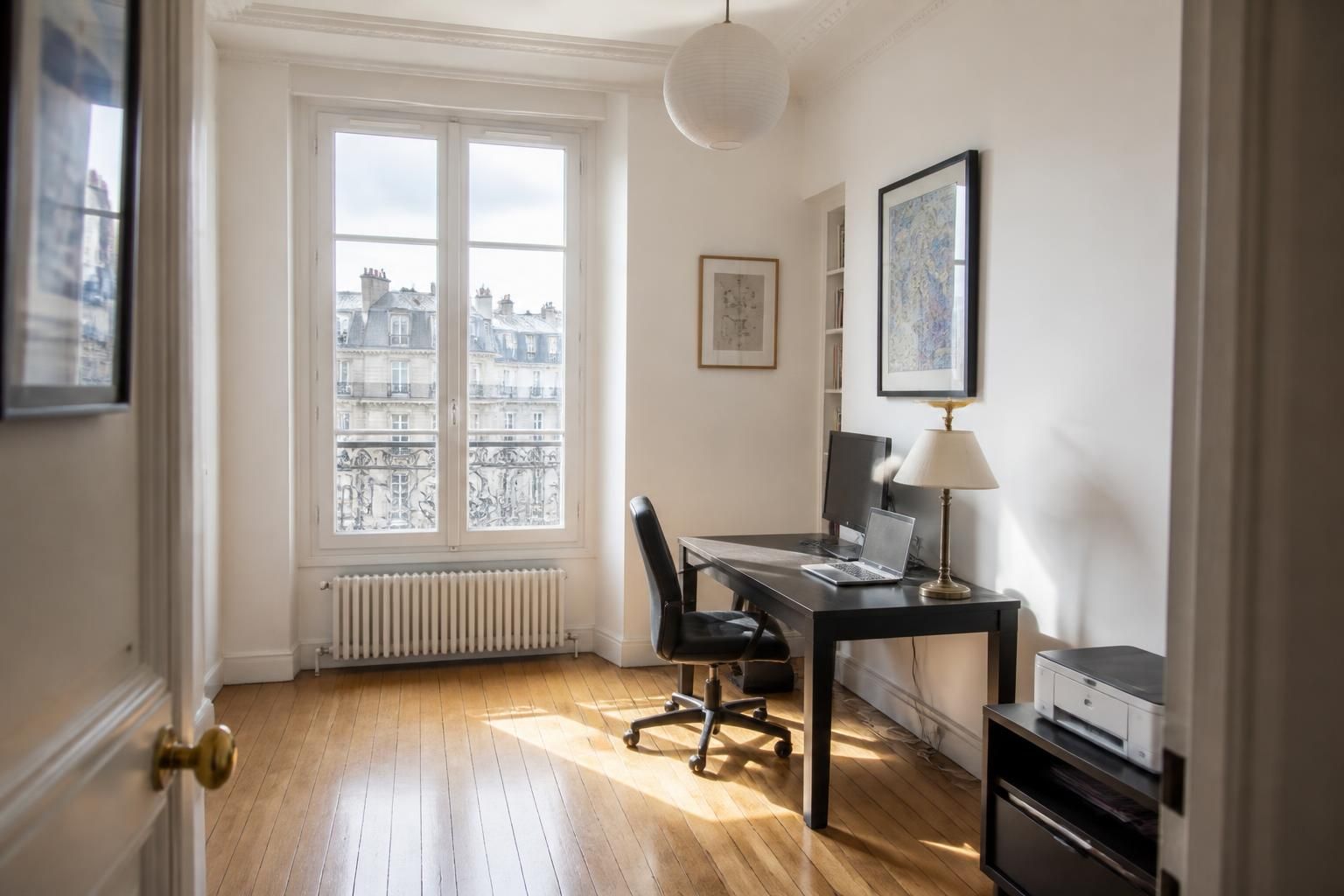 découvrez les résultats d'une étude révélant que les logements en région parisienne offrent des espaces de vie exceptionnellement vastes, défiant les idées reçues sur la densité urbaine.